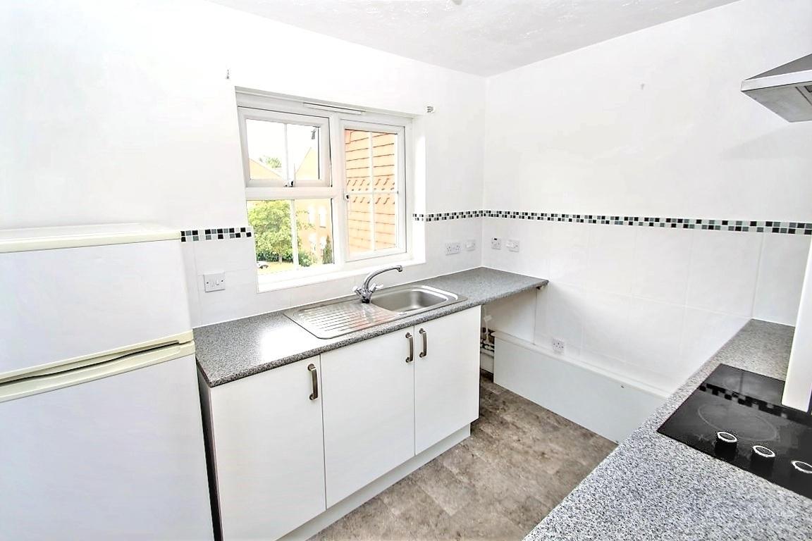 1 bed property in Arun Court, Amethyst Lane, Reading
